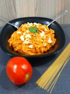 ચીઝી સ્પેગેટી (Cheesy Spaghetti Recipe In Gujarati) રેસીપી મુખ્ય ફોટો