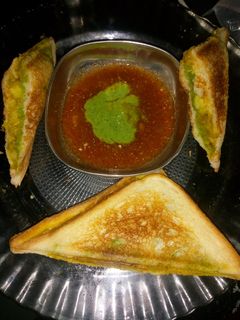 ચીઝ કેપ્સિકમ ટોસ્ટ સેન્ડવીચ રેસીપી મુખ્ય ફોટો