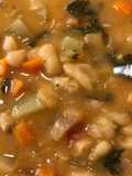 Sopa de alubias con verduras ©
