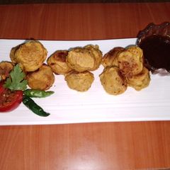 A picture of Mumbai bataka vada chaat.