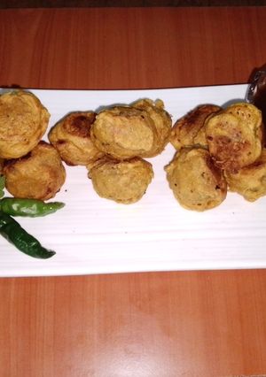 A picture of Mumbai bataka vada chaat.