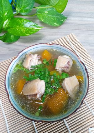 Hình của món Canh gà bí đỏ.