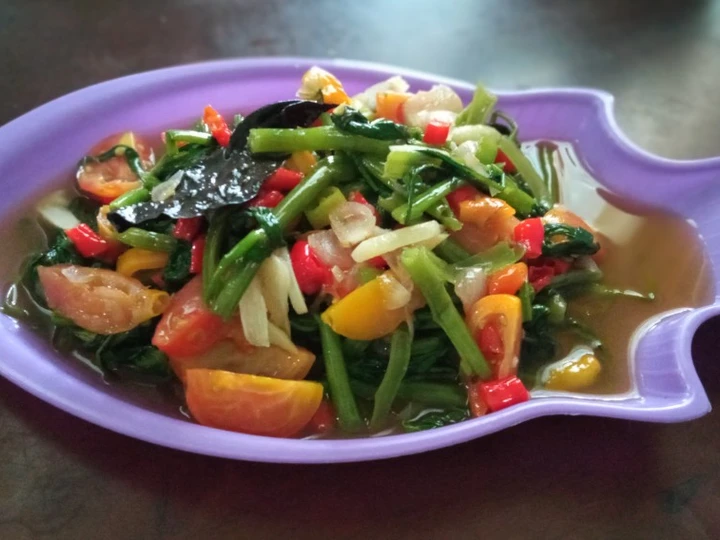 Langkah Mudah untuk Menyiapkan Resep Tumis kangkung saus tiram yang  Bikin Ketagihan Anti Ribet, Lezat