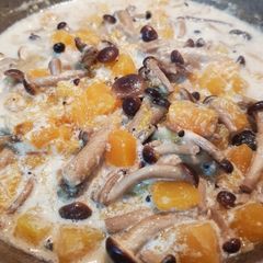 A picture of Creamy Pumpkin Mushroom Soup.