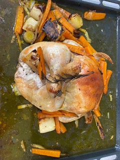 Una foto de Pollo al horno con verduras
