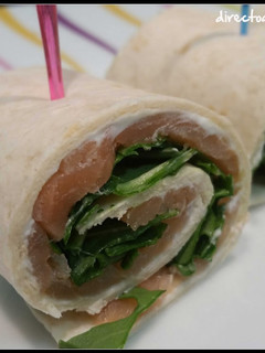 Una foto de Wraps de salmón ahumado y rúcula
