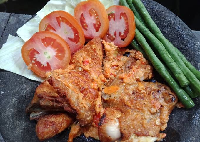 Ayam Geprek Sambal Mede