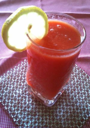 Una foto de Batido de sandia, albaricoque y ciruela