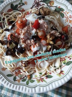 Una foto de Espaguetis con verduras 🍆🥕🫑🥒🥔🧄🧅