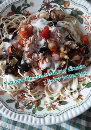 Una foto de Espaguetis con verduras 🍆🥕🫑🥒🥔🧄🧅
