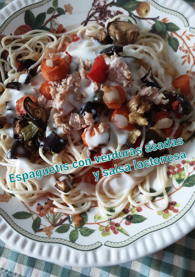 Una foto de Espaguetis con verduras 🍆🥕🫑🥒🥔🧄🧅