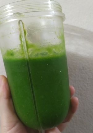 Hình của món Smoothie cải xoăn kale cam chuối.