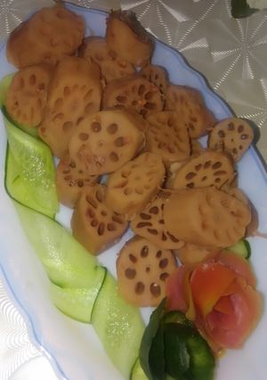 A picture of Chatpati beh (lotus roots).