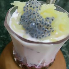 A picture of Gujjus Shahi Falooda.
