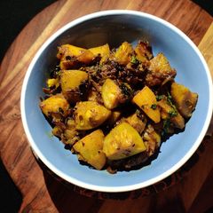 A picture of Spiny gourd potato dry curry.