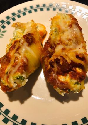 A picture of Spinach Stuffed Shells.