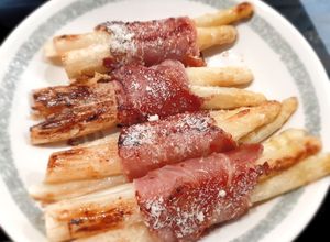 Une photo de Fricassée d'asperges au jambon cru et parmesan