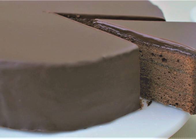 Recipe of Quick Sachertorte (chocolate cake)