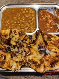 अमृतसरी स्पेशल आलू कुलचा (Amritsari special aloo kulcha recipe in Hindi) रेसिपी मुख्य फोटो