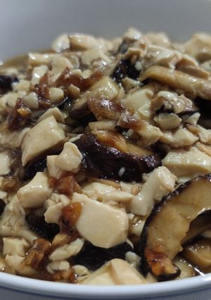 A picture of Shiitake mushroom with silken tofu.