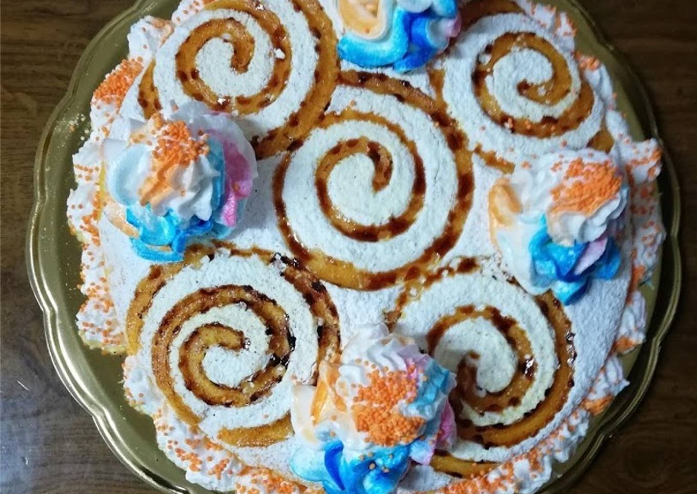 Tarta capuchina con yema quemada y merengue