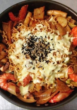 Hình của món Lẩu mì tokbokki hải sản cay.