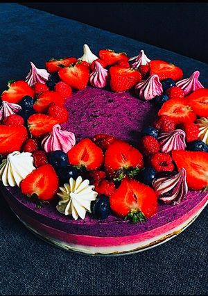 Erdei gyümölcsös joghurttorta (málna-áfonya) recept fotója