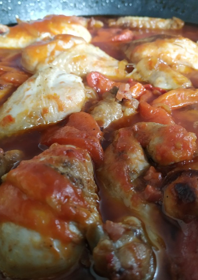 Una foto de Pollo al chilindrón