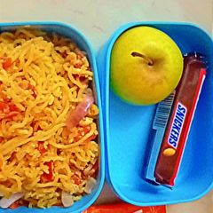 A picture of Egg fried noodles.