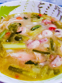 A picture of Thai green soup.
