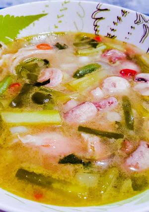 A picture of Thai green soup.