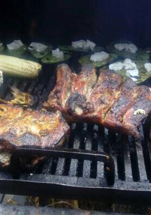 Una foto de Costillar de puerco a la leña