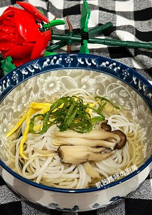 A picture of Chilled Perilla Noodle Bowl.