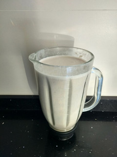 Una foto de Ajoblanco en batidora de vaso