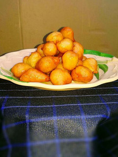 A picture of Arabian Lukaimat Sweet Dumplings.