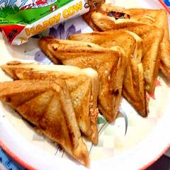 A picture of Cheese sandwich 🍞🥪🧀.