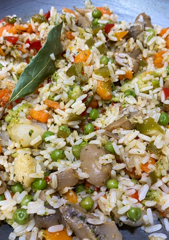 Una foto de Arroz con verduras salteadas