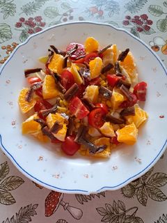 Una foto de Ensalada de endibias con naranja y anchoas