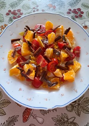 Una foto de Ensalada de endibias con naranja y anchoas