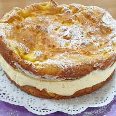 Una foto de Tarta karpatka (postre polaco)