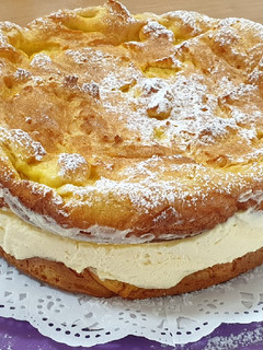 Una foto de Tarta karpatka (postre polaco)