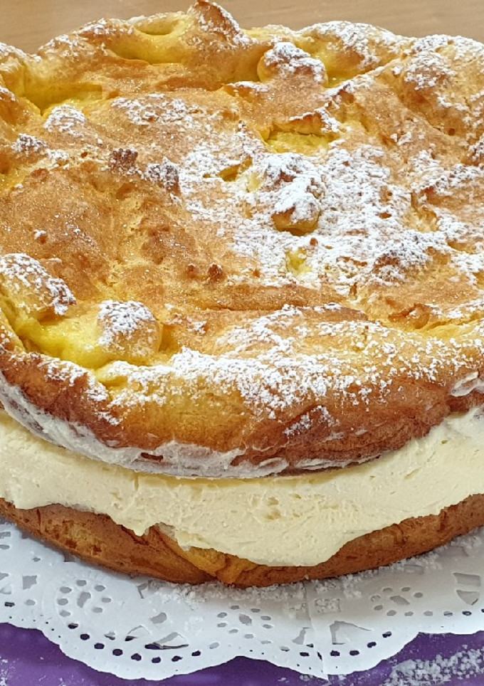 Una foto de Tarta karpatka (postre polaco)