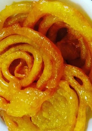 इंस्टेंट जलेबी (Instant jalebi recipe in hindi) रेसिपी मुख्य फोटो