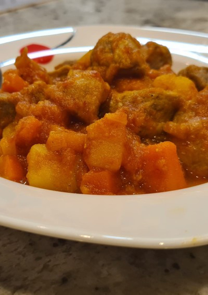 Una foto de Magro de cerdo al curry con boniato y patata