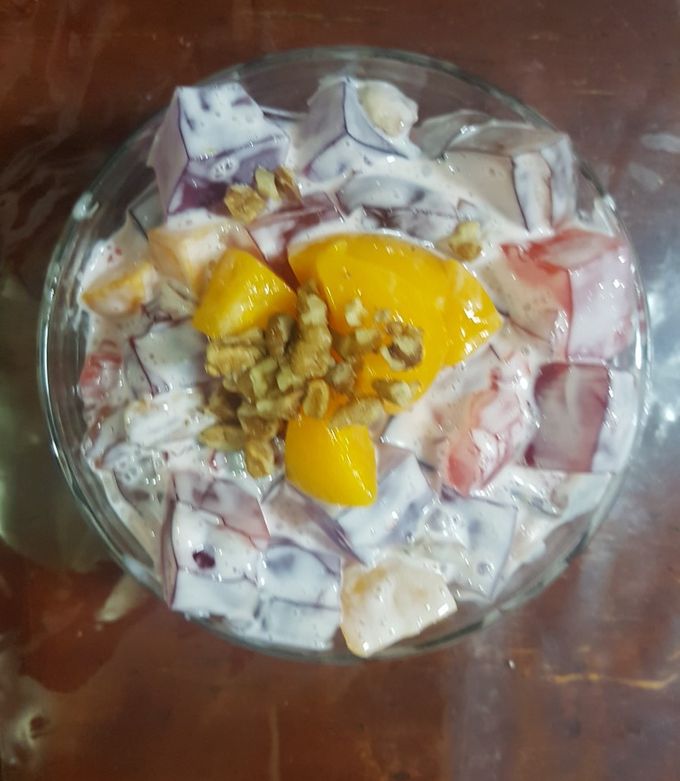 Una foto de Gelatina con crema y durazno