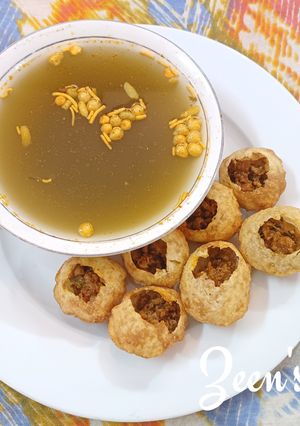 A picture of Pani Puris with Lamb Mince.