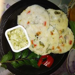 A picture of Rava veggies idli.