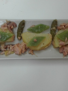 Una foto de Ensalada niçoise o nizarda