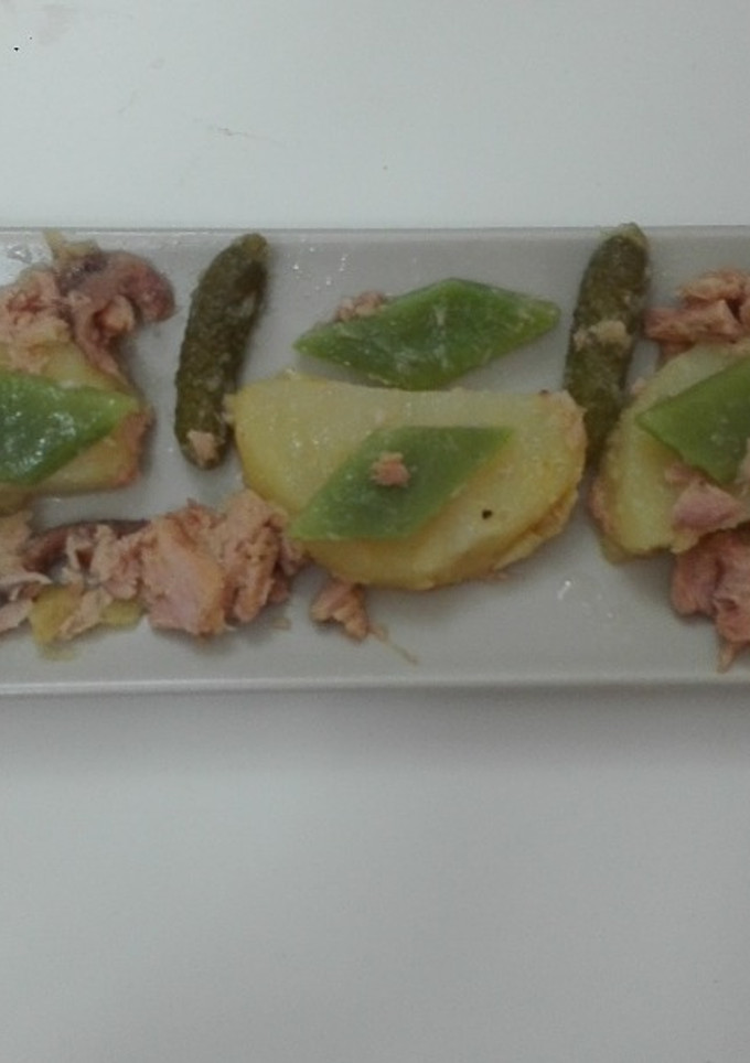 Una foto de Ensalada niçoise o nizarda