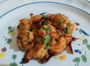Una foto de Camarones al ajillo